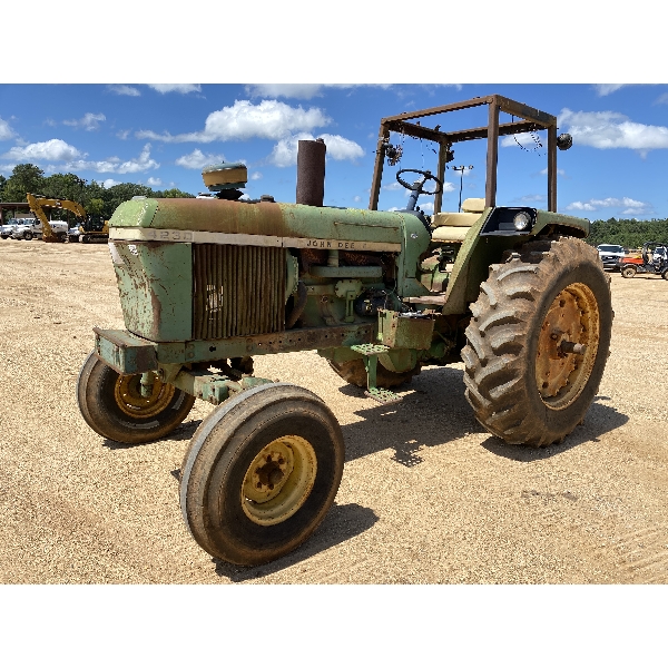 JOHN DEERE 4230 Farm Tractor