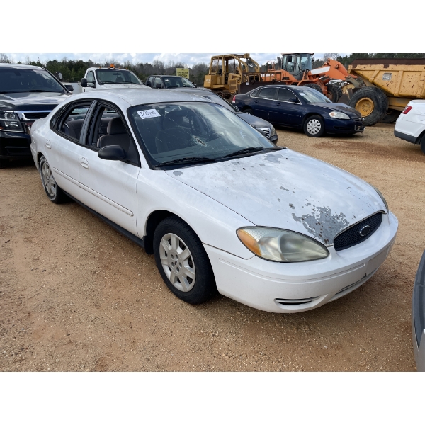 2005 FORD TAURUS Automobile
