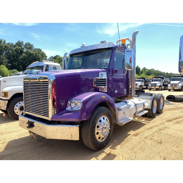 2019 FREIGHTLINER 122SD Day Cab Truck