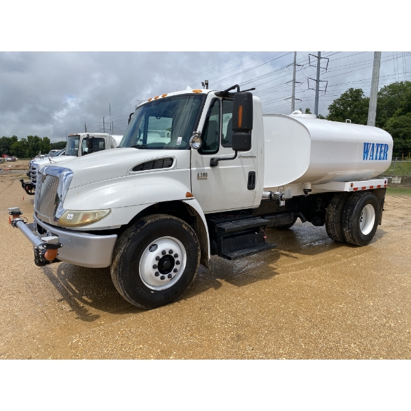 2004 INTERNATIONAL 4300 Water Truck