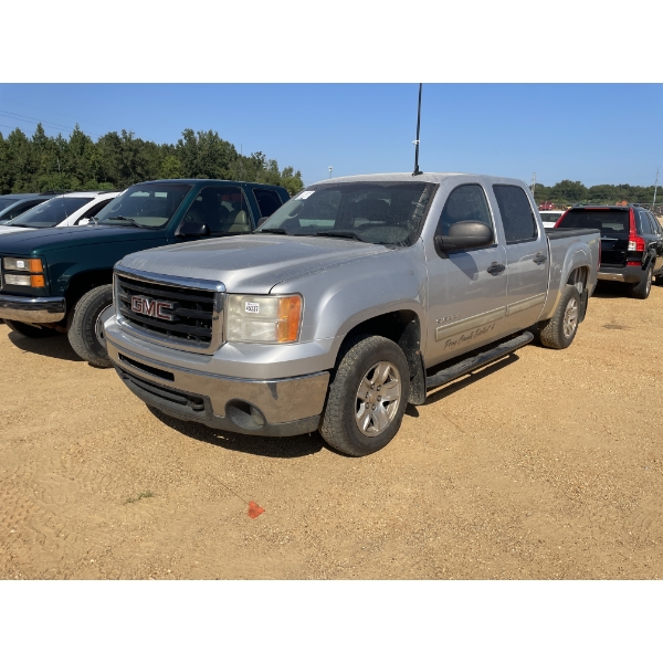 2010 GMC SIERRA SLE Pickup Truck