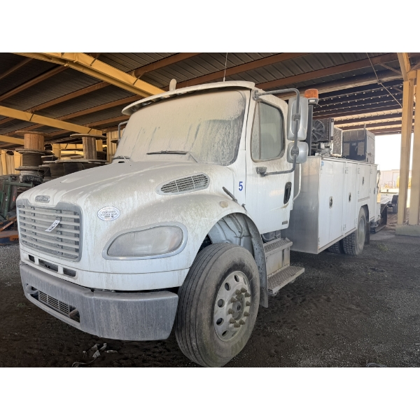 2010 FREIGHTLINER M2 Service / Mechanic Truck