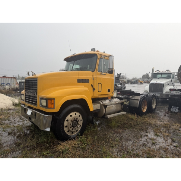 1998 MACK CH613 Day Cab Truck
