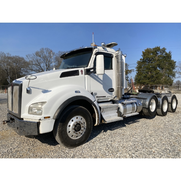 2016 KENWORTH T880 Day Cab Truck