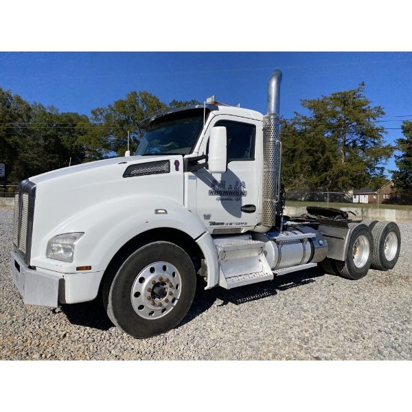 2016 KENWORTH T880 Day Cab Truck