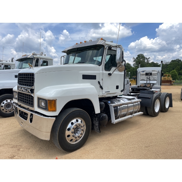 2021 MACK PI64T Day Cab Truck