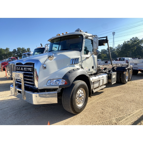 2017 MACK GU813 Roll Off Truck