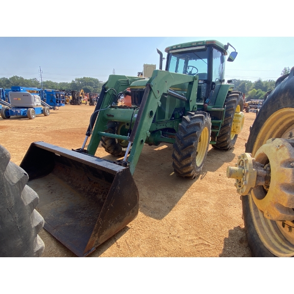 1993 JOHN DEREE 7800 Farm Tractor
