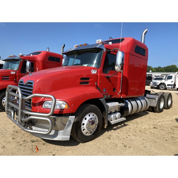 2013 MACK CXU613 Sleeper Truck