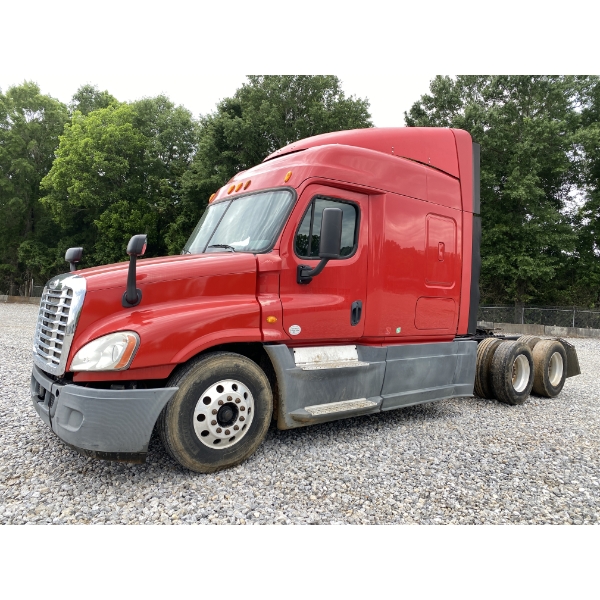 2014 FREIGHTLINER CASCADIA Sleeper Truck