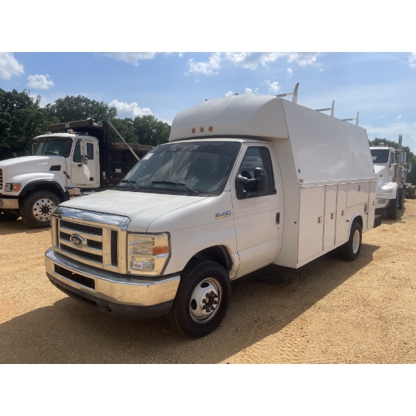2012 FORD E450 XL Passenger Van