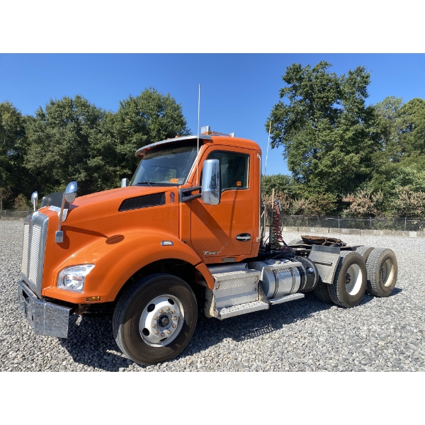 2020 KENWORTH T880 Day Cab Truck