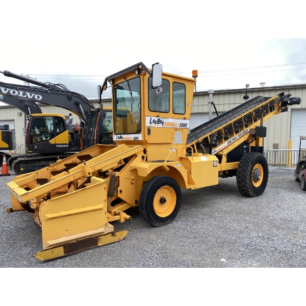 2013 LEEBOY 3000 Asphalt Material Transfer Vehicle