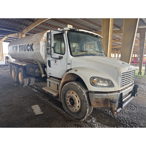2004 FREIGHTLINER M2 Water Truck