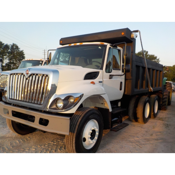 2010 INTERNATIONAL 7400 Dump Truck