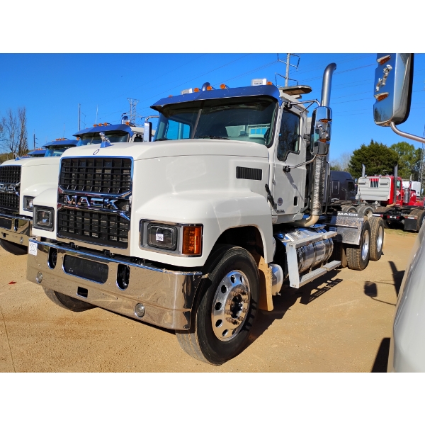 2023 MACK PI64T Day Cab Truck