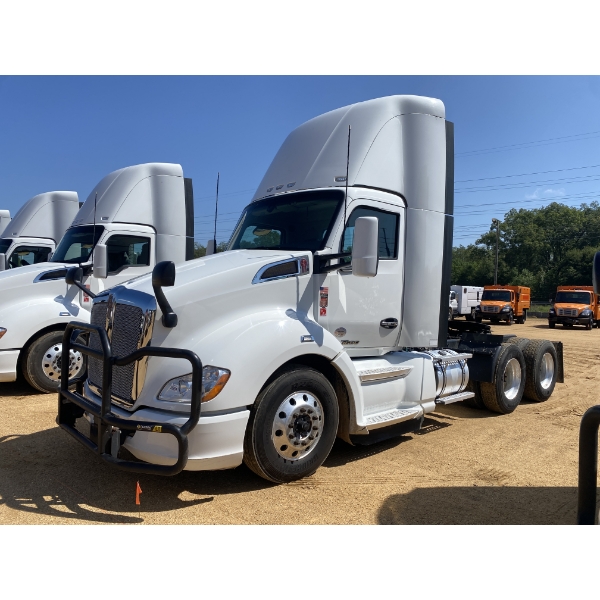 2021 KENWORTH T680 Day Cab Truck
