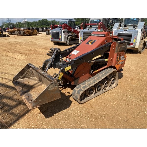2018 DITCH WITCH SK1050 MINI Skid Steer Loader - Crawler