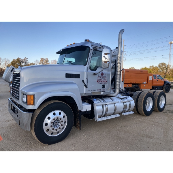 2016 MACK CHU613 Day Cab Truck