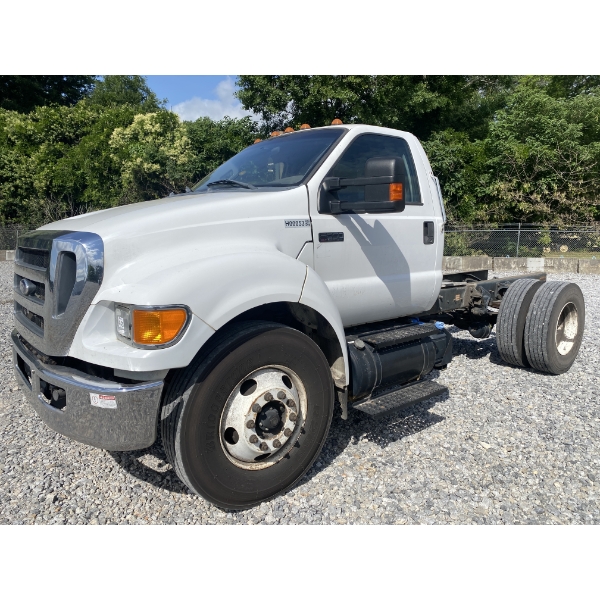 2013 FORD F650 XLT Cab and Chassis Truck