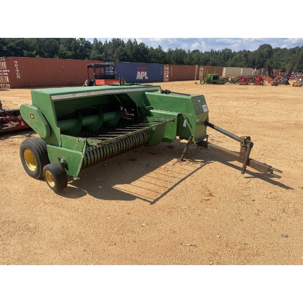JOHN DEERE SQUARE HAY Baler