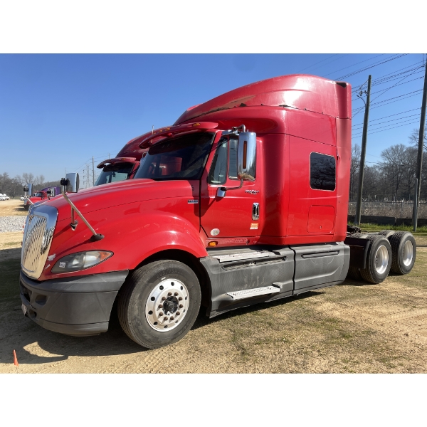 2014 INTERNATIONAL PROSTAR+ 122 Sleeper Truck