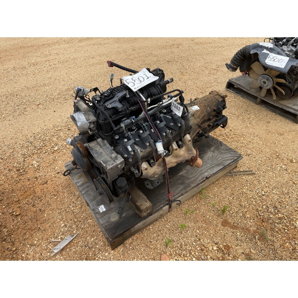 V8 ENGINE W/ TRANSMISSON