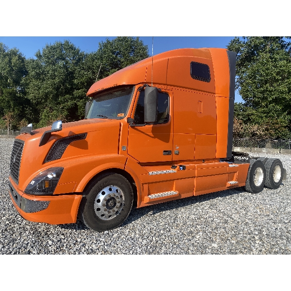 2016 VOLVO VNL64T Sleeper Truck