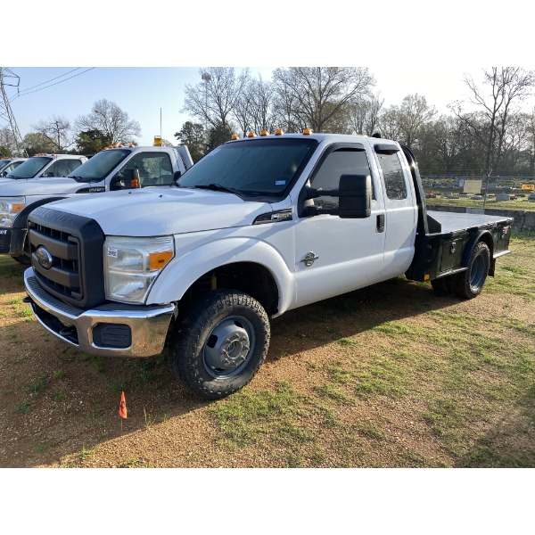 2012 FORD F350 XL Flatbed Truck