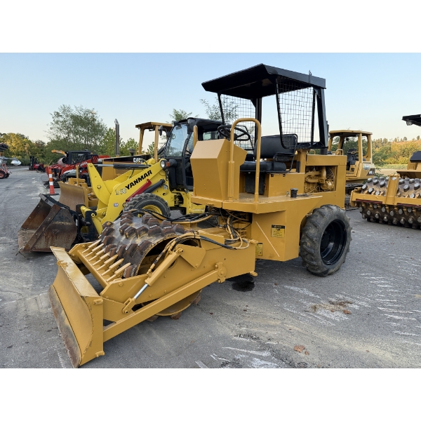 1986 CAT CP-323 Roller