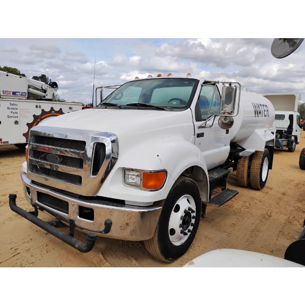 2005 FORD F750 Water Truck