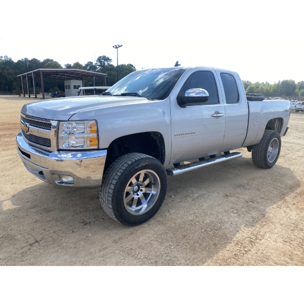 2013 CHEVROLET SILVERADO LT Pickup Truck
