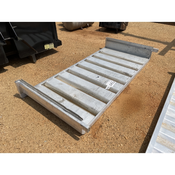 TRAILER HEADACHE RACK