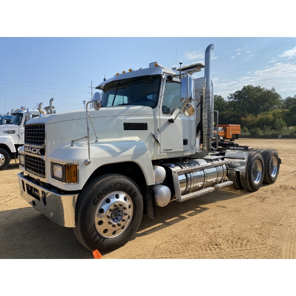 2020 MACK PI64T Day Cab Truck