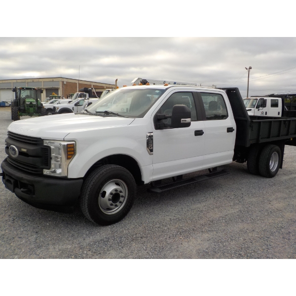 2018 FORD F350 XL Flatbed Truck