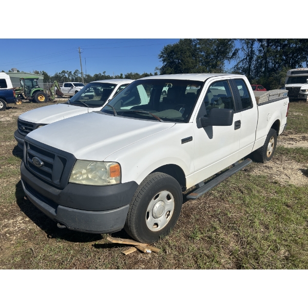 2005 FORD F-150 Pickup Truck