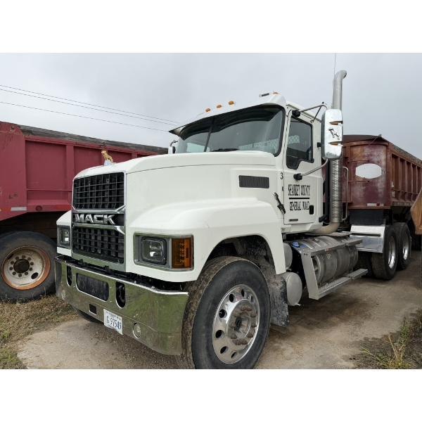 2024 MACK PI64T Day Cab Truck