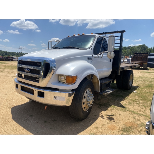2007 FORD F750 XL Flatbed Truck