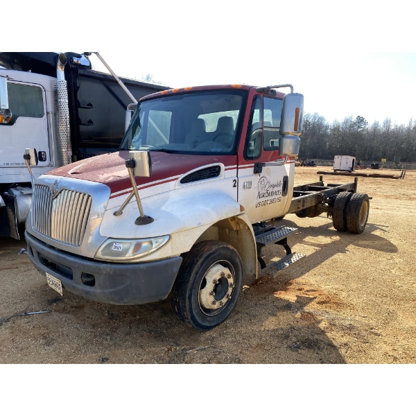 2007 INTERNATIONAL 4300 Cab and Chassis Truck