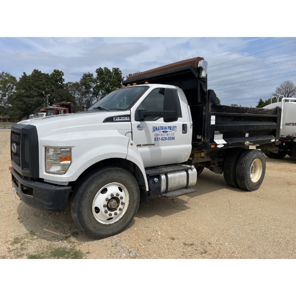 2017 FORD F750 Dump Truck