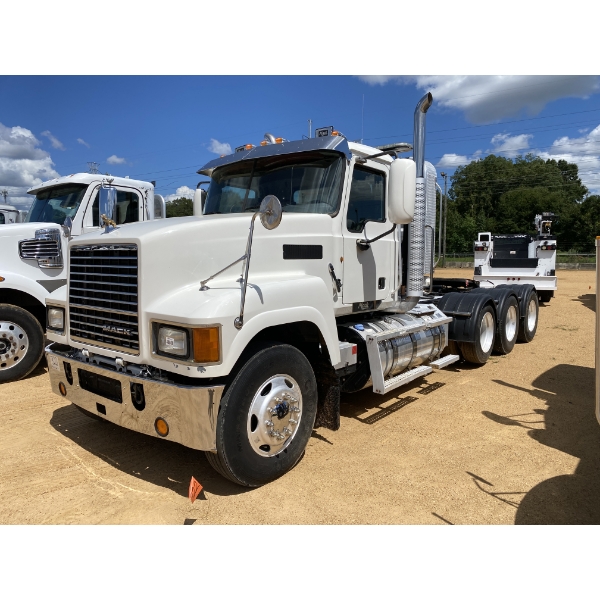 2013 MACK CHU613 Day Cab Truck