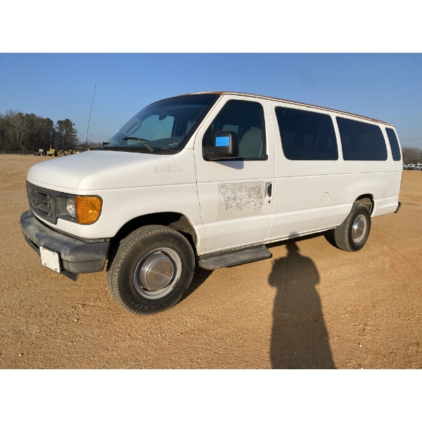 2006 FORD ECONOLINE Passenger Van