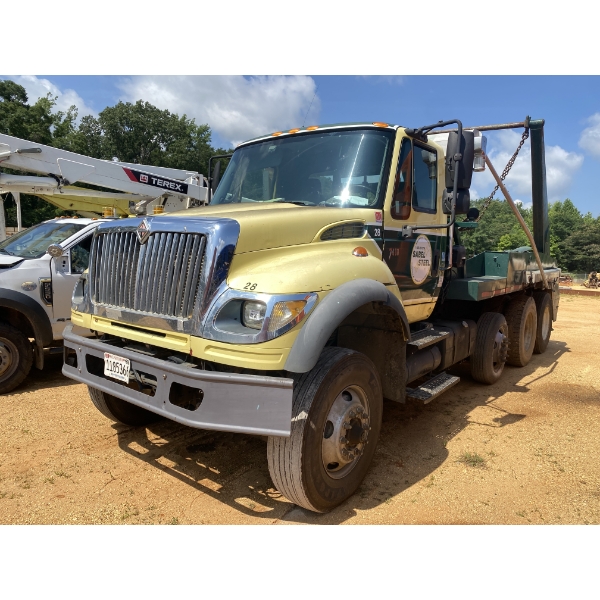 2004 INTERNATIONAL 7600 Roll Off Truck