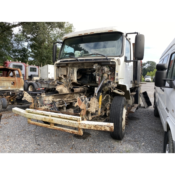 2000 VOLVO VN Fuel / Lube Truck