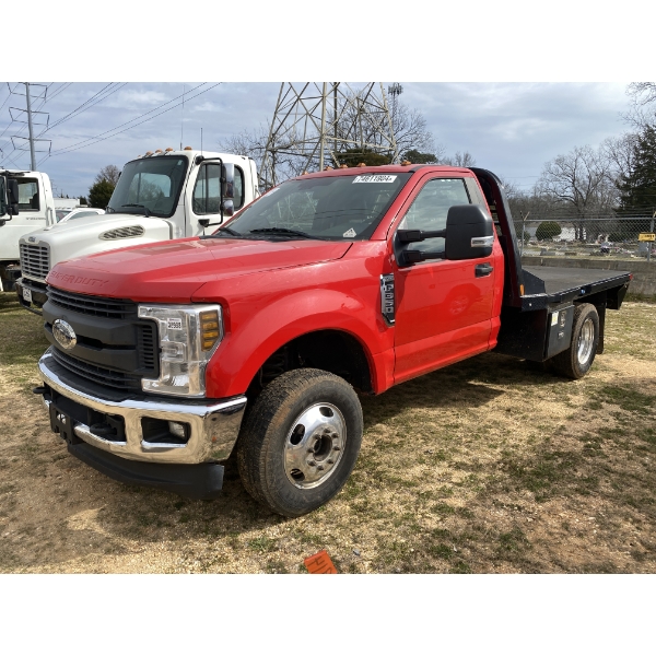2019 FORD F350 XL Flatbed Truck