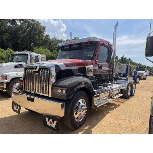 2022 WESTERN STAR 4900 Day Cab Truck