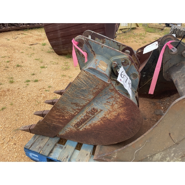 KOMATSU BUCKET 24" CP24R02BY