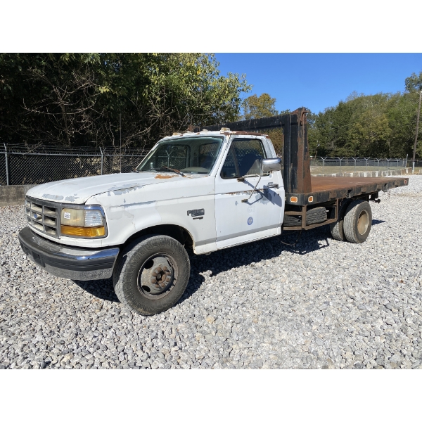 1997 FORD F350 XL Flatbed Truck