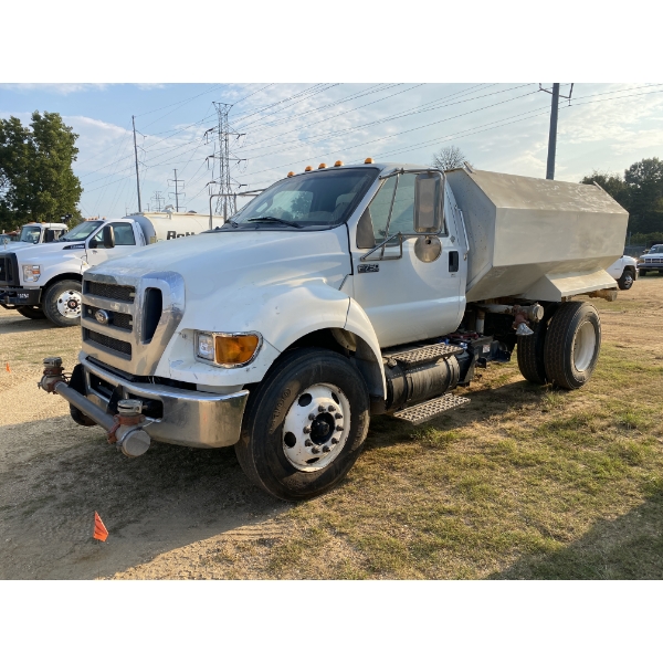 2013 FORD F750 Water Truck