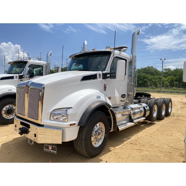2026 KENWORTH T880 Day Cab Truck
